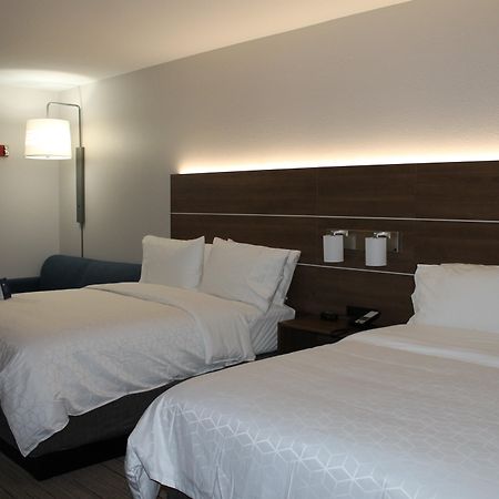 Holiday Inn Express & Suites - Tulare By Ihg Экстерьер фото