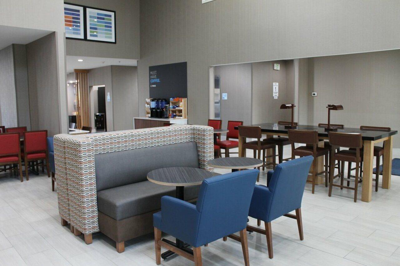 Holiday Inn Express & Suites - Tulare By Ihg Экстерьер фото