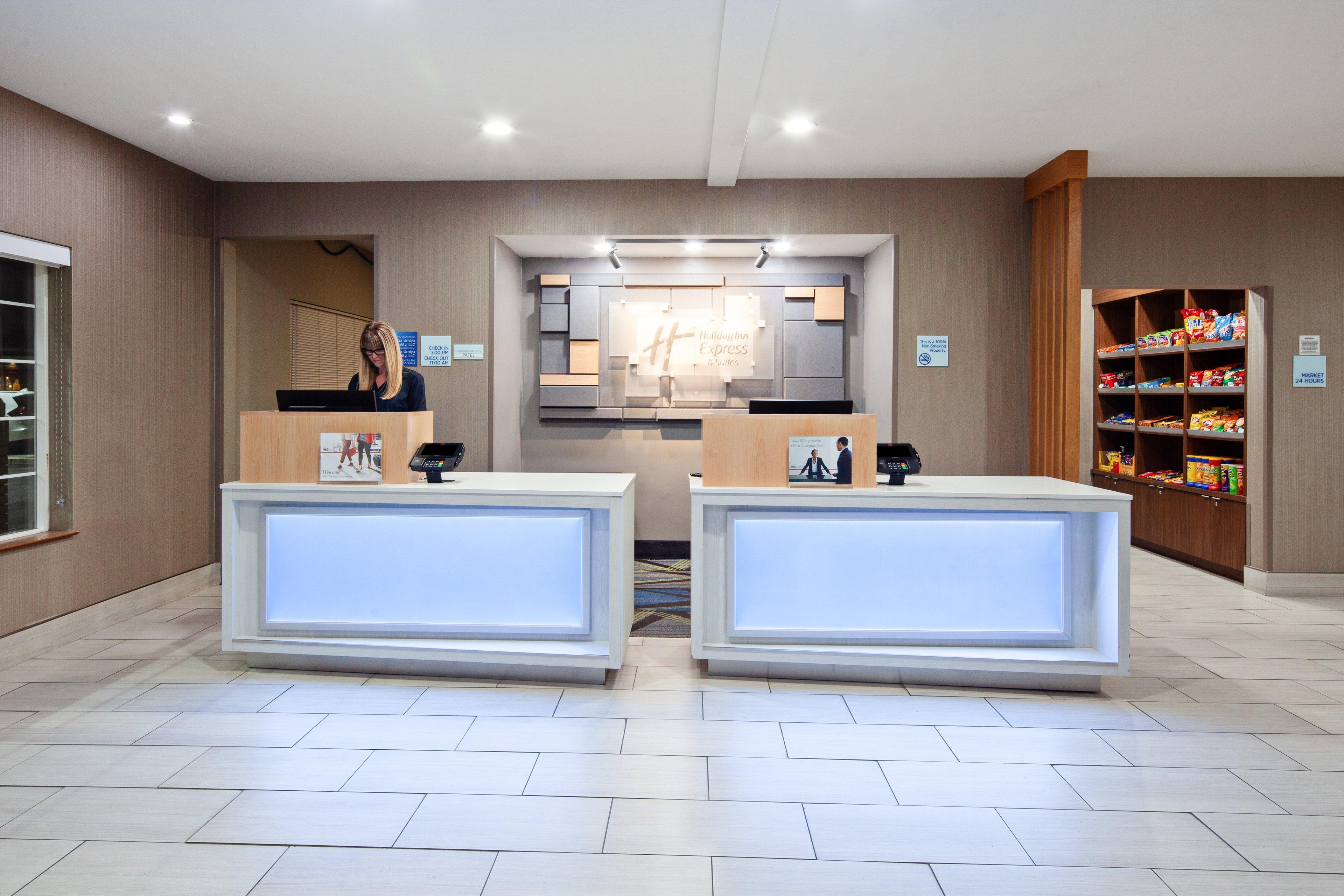 Holiday Inn Express & Suites - Tulare By Ihg Экстерьер фото