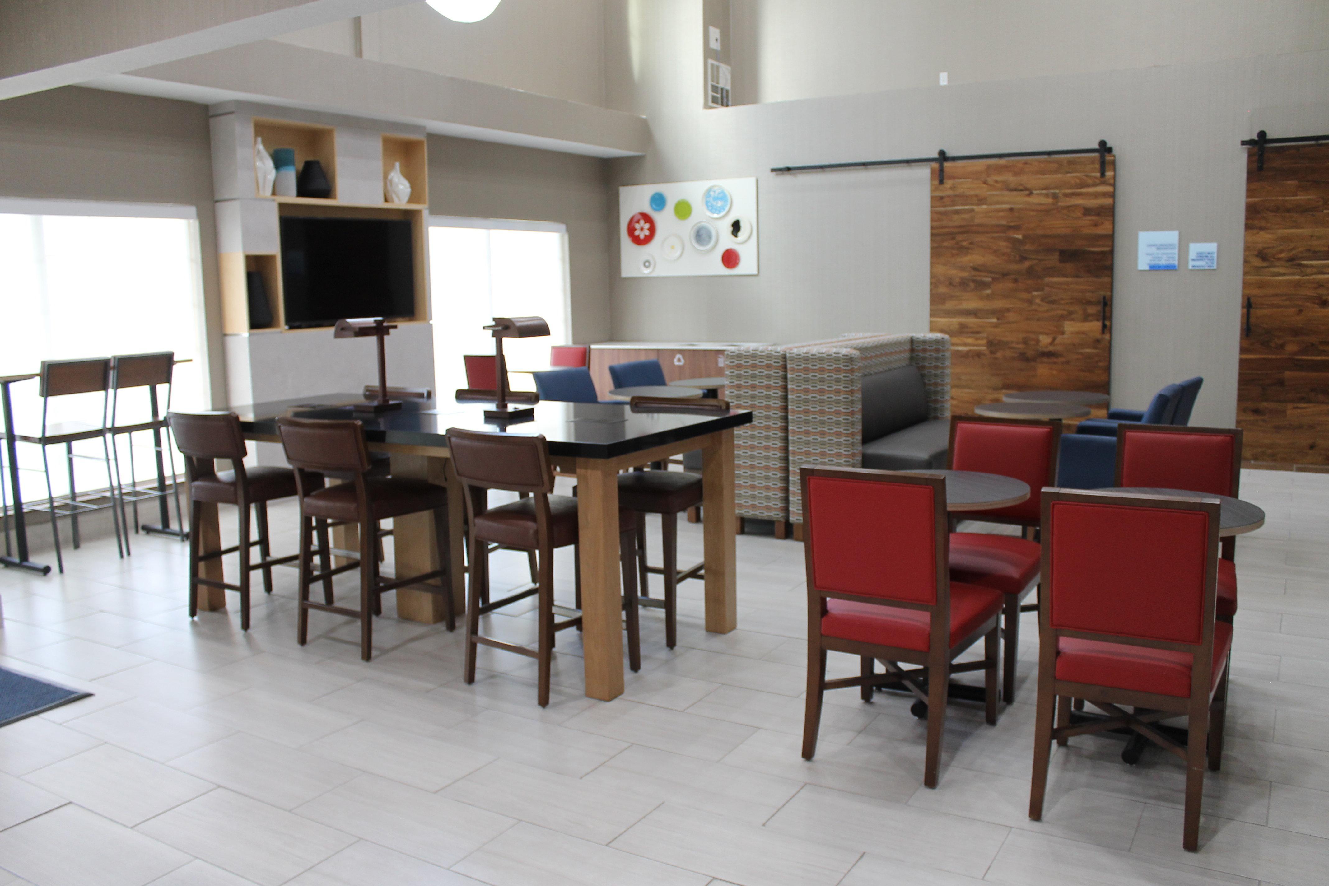 Holiday Inn Express & Suites - Tulare By Ihg Экстерьер фото